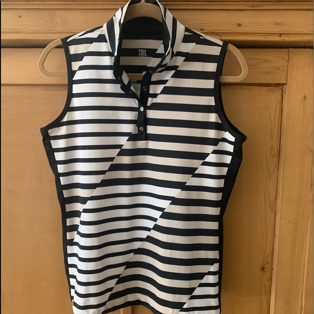 Tail Sleeveless golf top size M